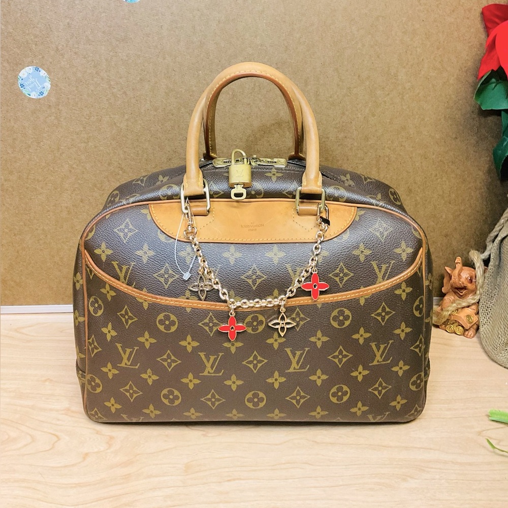 LOUIS VUITTON ✅AUTHENTIC LARGE DEAUVILLE BAG